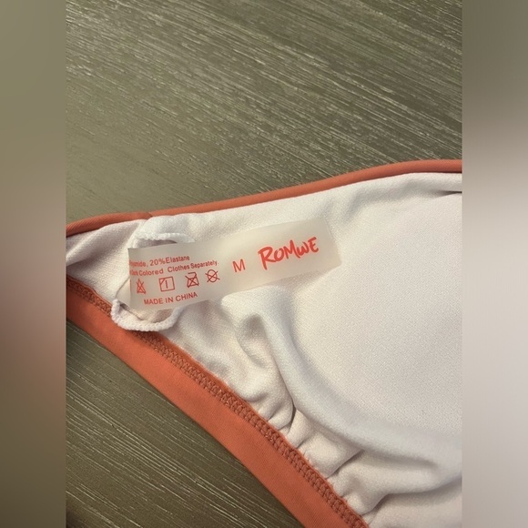 Bathing suit Medium - Picture 3 of 3